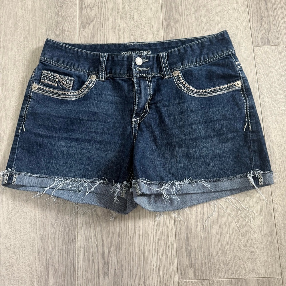 Maurices‎ Embellished Frayed Hem Denim Shorts Double Button Blue 9/10